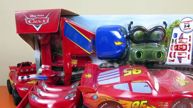 DISNEY CARS DESIGN & DRIVE LIGHTNING MCQUEEN HAWK TRANSFORMER NIGHT VISION PISTON CUP