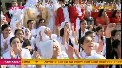 Girls dancing on Komal rizvi Balochi song in Karachi school
