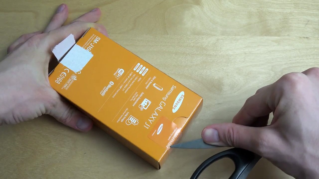 Samsung Galaxy J1 - Unboxing (4K)