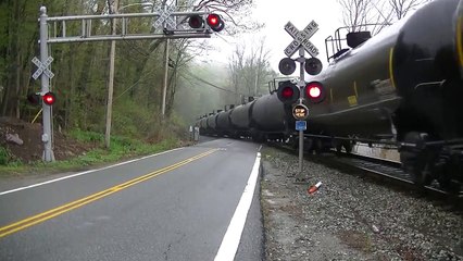 CSX K635 crosses Hamburg Turnpike