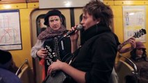vMetro - «Bad Romance» (Lady Gaga cover) (  «La Valse d'Amélie» - только баян) (в вагоне метро, 2011) (Gohomecinema)
