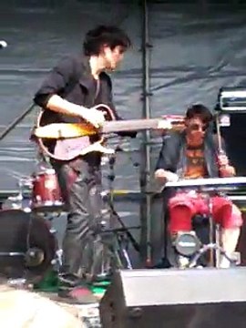 vMetro - «A Little Less Conversation» (Elvis Presley cover) (Открытый музыкальный Фестиваль красок Холи, 07.07.2013)