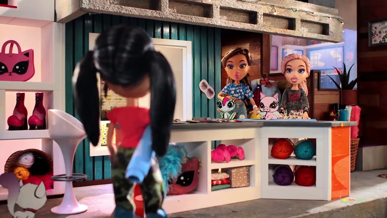 Skate or Chick | Webisodes - Episode 2 l Bratz