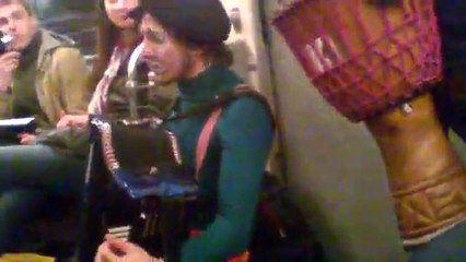 vMetro - «Alors on danse» + «Libertango» (в вагоне метро) (2011)