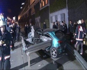 Kadıköy'de Otomobil Bariyerlere Girdi: 1 Ölü, 1 Yaralı