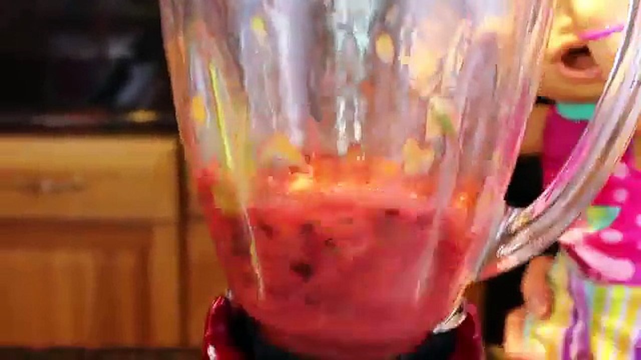 Baby Alive Will It Smoothie Part 3 Baby Doll Lucy Drinks Gross Bottle & Nasty Poop Diaper Change