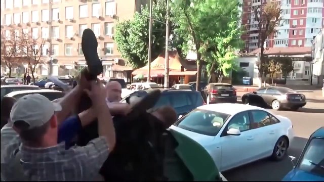 Украина. Люстрация по Народному или всех! чиновников в мусорку. Сентябрь 2014