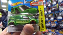 Макс в магазине игрушек покупает 40 моделей машин Хот Виллс Buying 40 HotWheels cars in kid's store