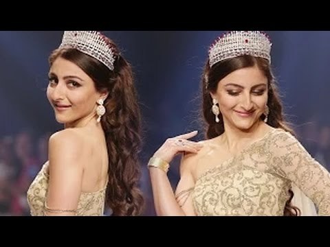 IIJW 2015 Soha Ali Khan DANCES On Ramp