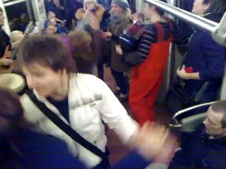 vMetro - «La Valse d'Amélie» + «This Love» (в вагоне метро, 2011) (Leonid Yatsenko)