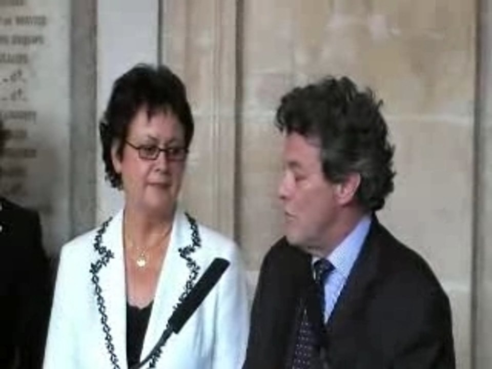 Passation de pouvoirs entre Boutin et Borloo