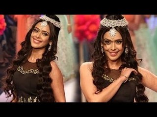 IIJW 2015  Hrishitaa Bhatt Walks The Ramp For GIA