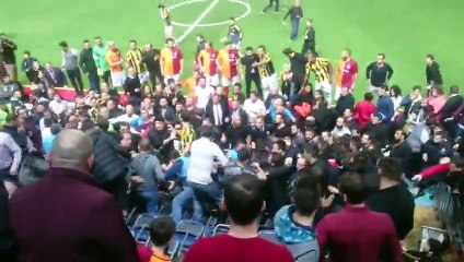 Hasan Şaş'ın Tribünlerdeki 2