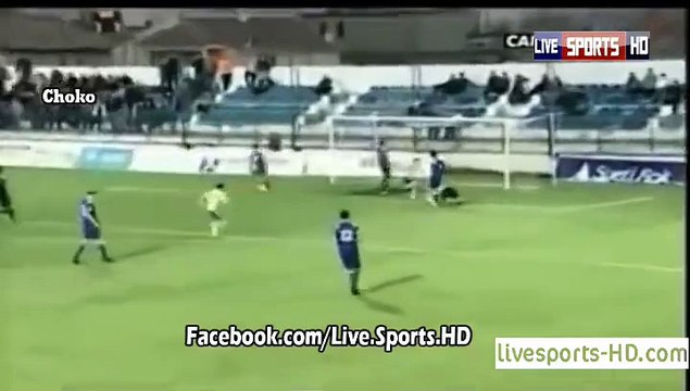 فيديو مضحك جدا: لاعب يسجل هدفا و يذهب بالخطأ لجمهور الفريق الخصم