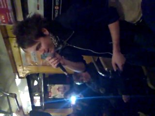 vMetro - «This Love» (в вагоне метро, 2011) (Лёля Таюрская)