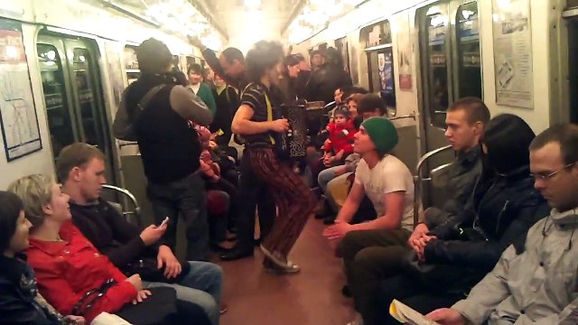 vMetro - «Bad Romance» (Lady Gaga cover) (в вагоне метро, 2011) (Максим Бондарев)