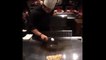 Un chef japonais s'amuse avec un oeuf... Quel talent