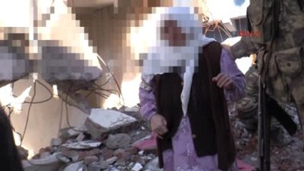 Sur'da, PKK'nın Tuttuğu Aileyi, Jandarma Operasyonla Kurtardı