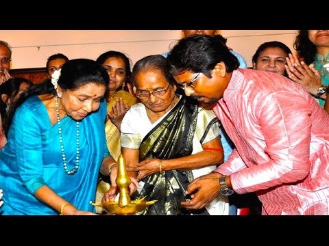 Best Playback Singers of India, Asha Bhosle @ Art Exhibition
