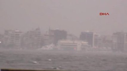 İzmir - Fırtına ve Yağmur İzmir'i Vurdu