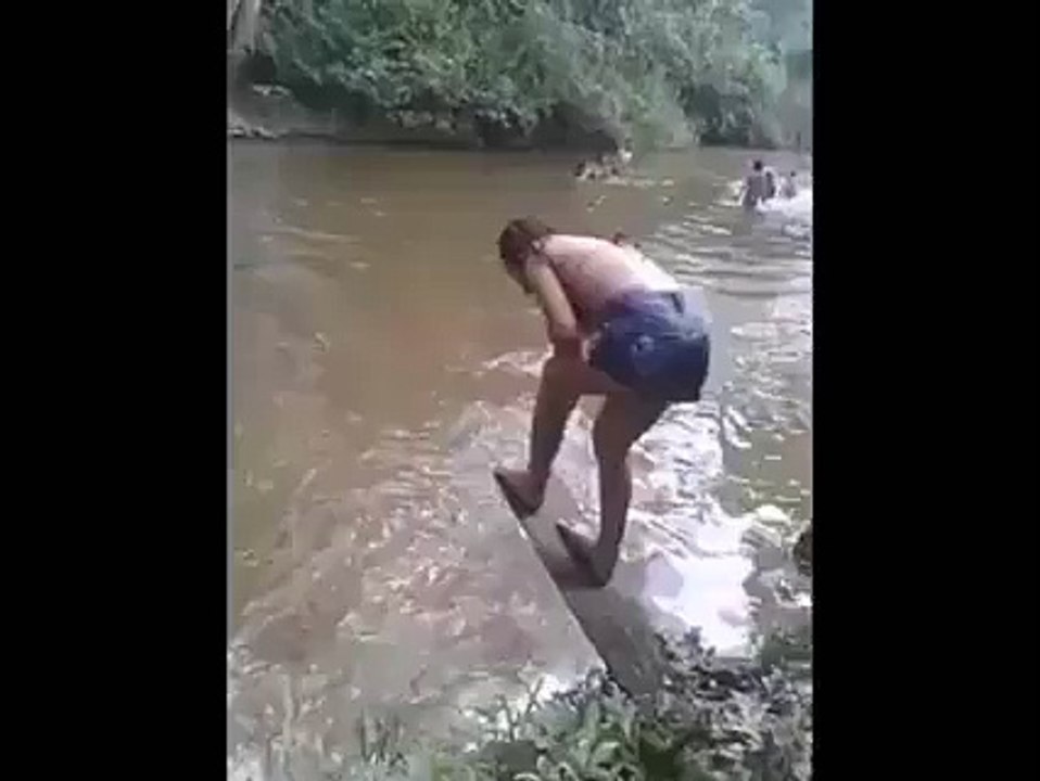 Video Cewe Jatuh Di Kali Kocak Banget