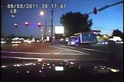 猛スピードで現場へ急行するパトカーが民家へ突っ込む Video Of Cop Crashing