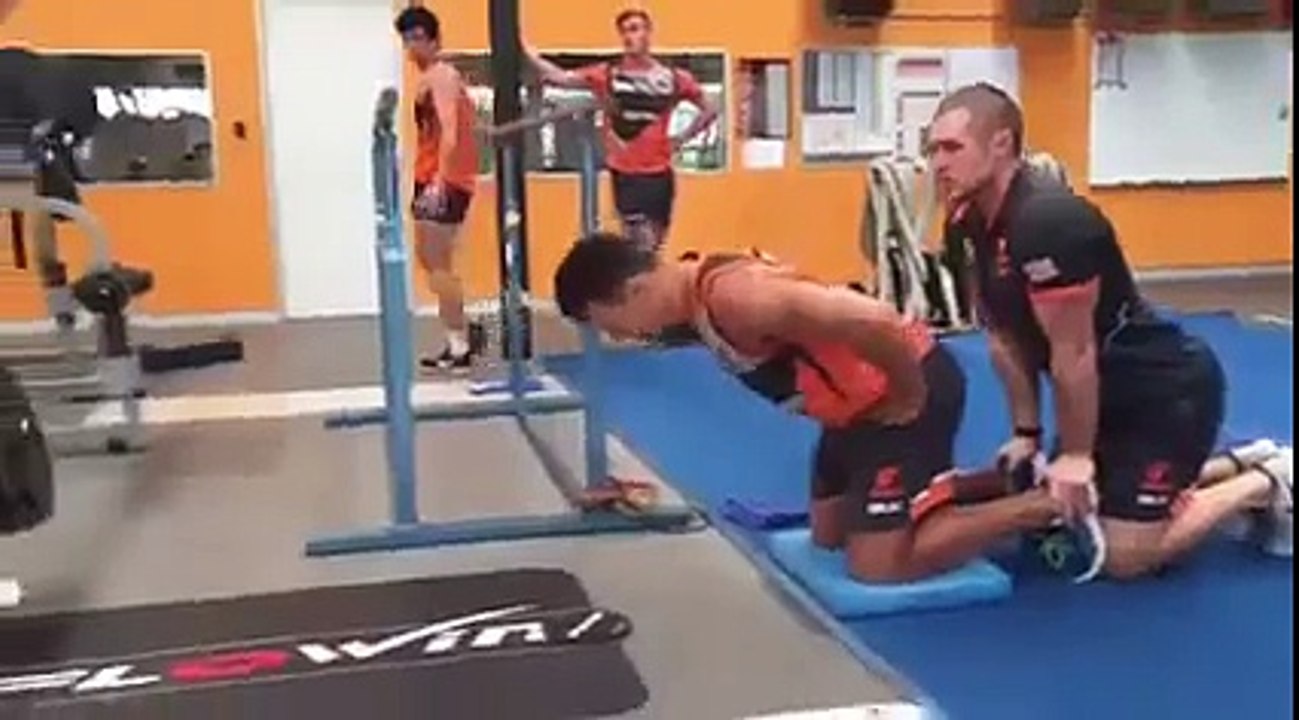 AFL player Dylan Shiel demonstrating Razor Curls