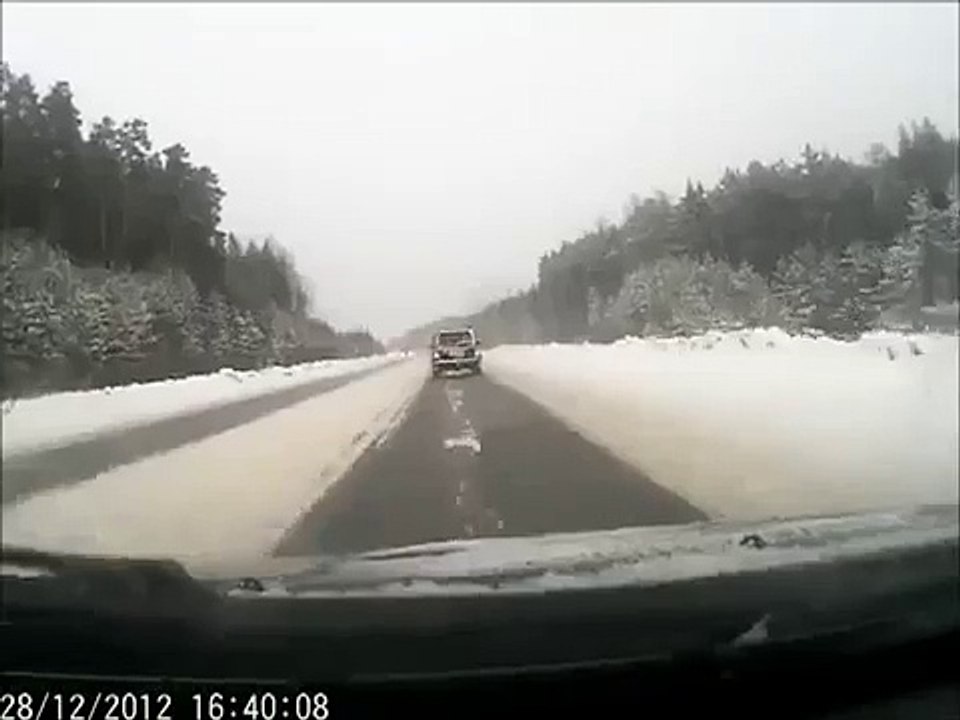 ひどい割り込みをする暴走車が大事故を引き起こす【交通事故】CAR CLASH HD