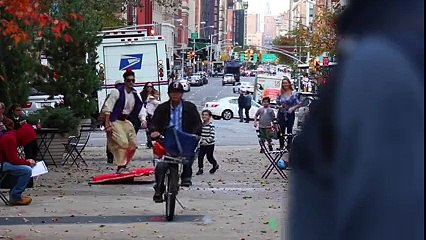 Alaaddin Sihirli Halısı ile New York Sokaklarında.. Yok Böyl