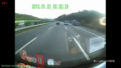 40 分 トラックの事故動画集 パート 1