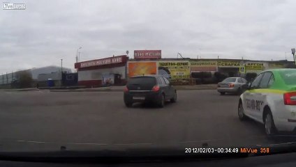 LiveLeak - Guy was looking for a fight and got what he deserved - Live Channel