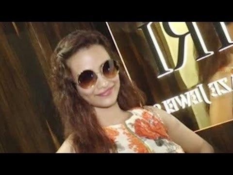 Tia Bajpai Unveils Johri By Amaze Jewels Diamond Jewellery