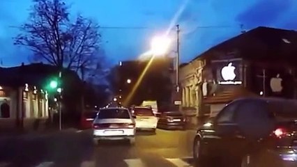 ※事故の恐怖映像※　海外衝撃自動車事故&クラッシュ決定的瞬間　No 22