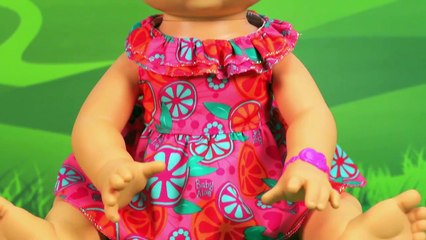 Descargar video: Baby Alive Rapunzel Eats Hair with Princess Belle, Frozen Elsa and Descendants Mal. DisneyToysFan.