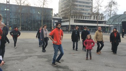 Échauffement avec le chorégraphe Mithkal Alzghair