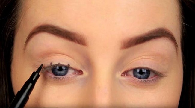 Ela faz 4 pontos na pálpebra, e a seguir... O resultado final é fabuloso! Vais adorar!