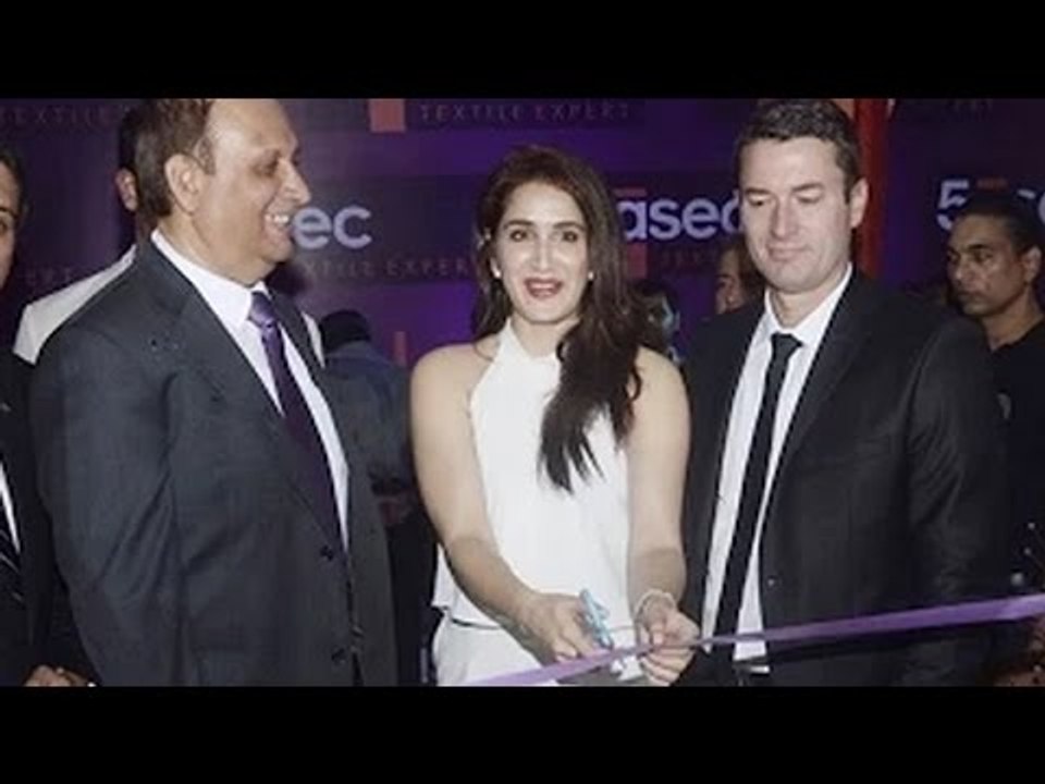 Sagarika Ghatge Inaugurates 5aSec Dry Cleaning Store