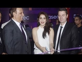 Sagarika Ghatge Inaugurates 5aSec Dry Cleaning Store