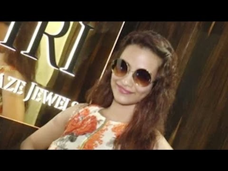 Tia Bajpai Launches Johri By Amaze Jewels Diamond Jewellery