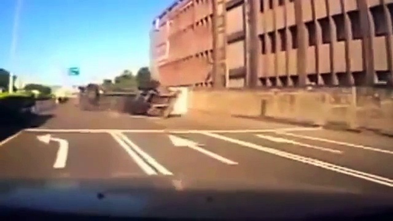 【衝撃映像】　大気汚染だけが問題ではない　中国の酷い自動車事故動画まとめ！！