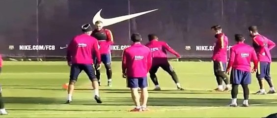 Messi'den bir bacak arası daha!
