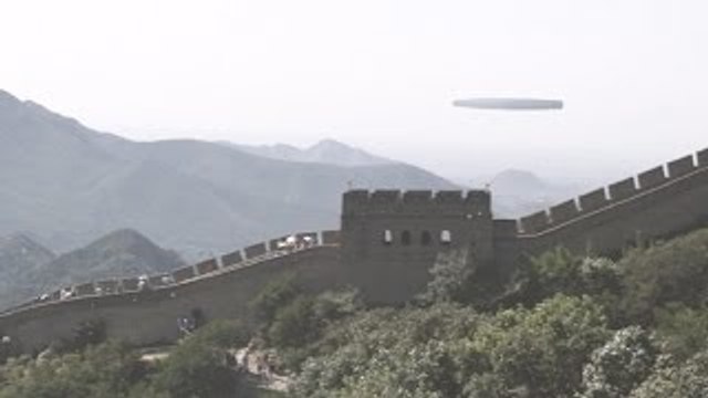CIGAR SHAPED UFO over the Great Wall in China - January 2016 !!!