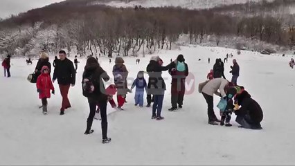 Report TV - Dëbora zbardh malet në vend kryeqytetasit "pushtojnë" Dajtin