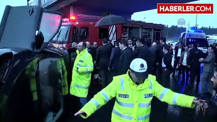 Başbakan Davutoğlu'nun Konvoyu, Yaralamalı Trafik Kazasını Görerek Bir Süre Durdu