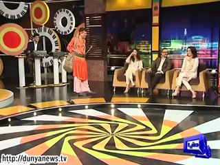 Mahira-Khan-gone-crazy-as-Jogi-Baba-comes-in-Mazaaq-Raat