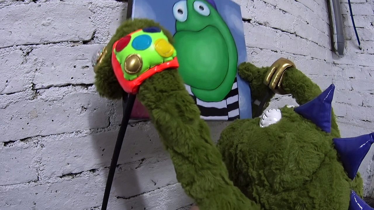 HOW TO EXPLAIN PICTURES TO THE DEAD HARE