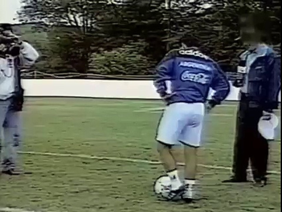 Maradona dribble with a ball, a tennis ball and a ping pong ball