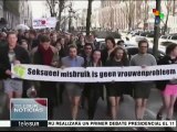 Holandeses marchan en minifalda y rechazan abusos sexuales a mujeres
