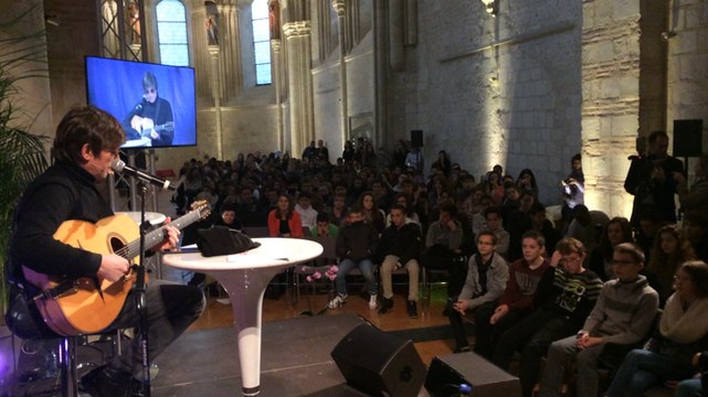 Thomas Dutronc à la rencontre des collégiens