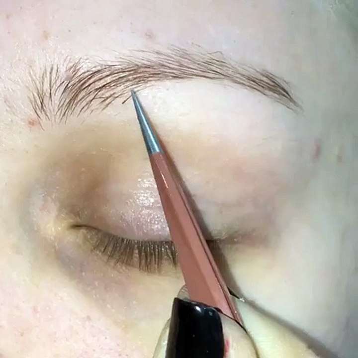 Des extensions pour les sourcils !